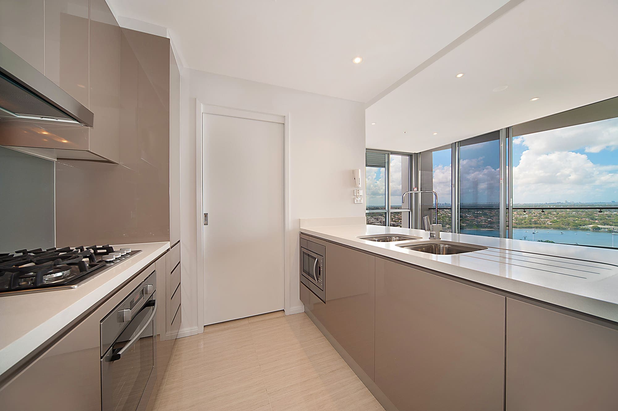 5. Vantage South_Kitchen