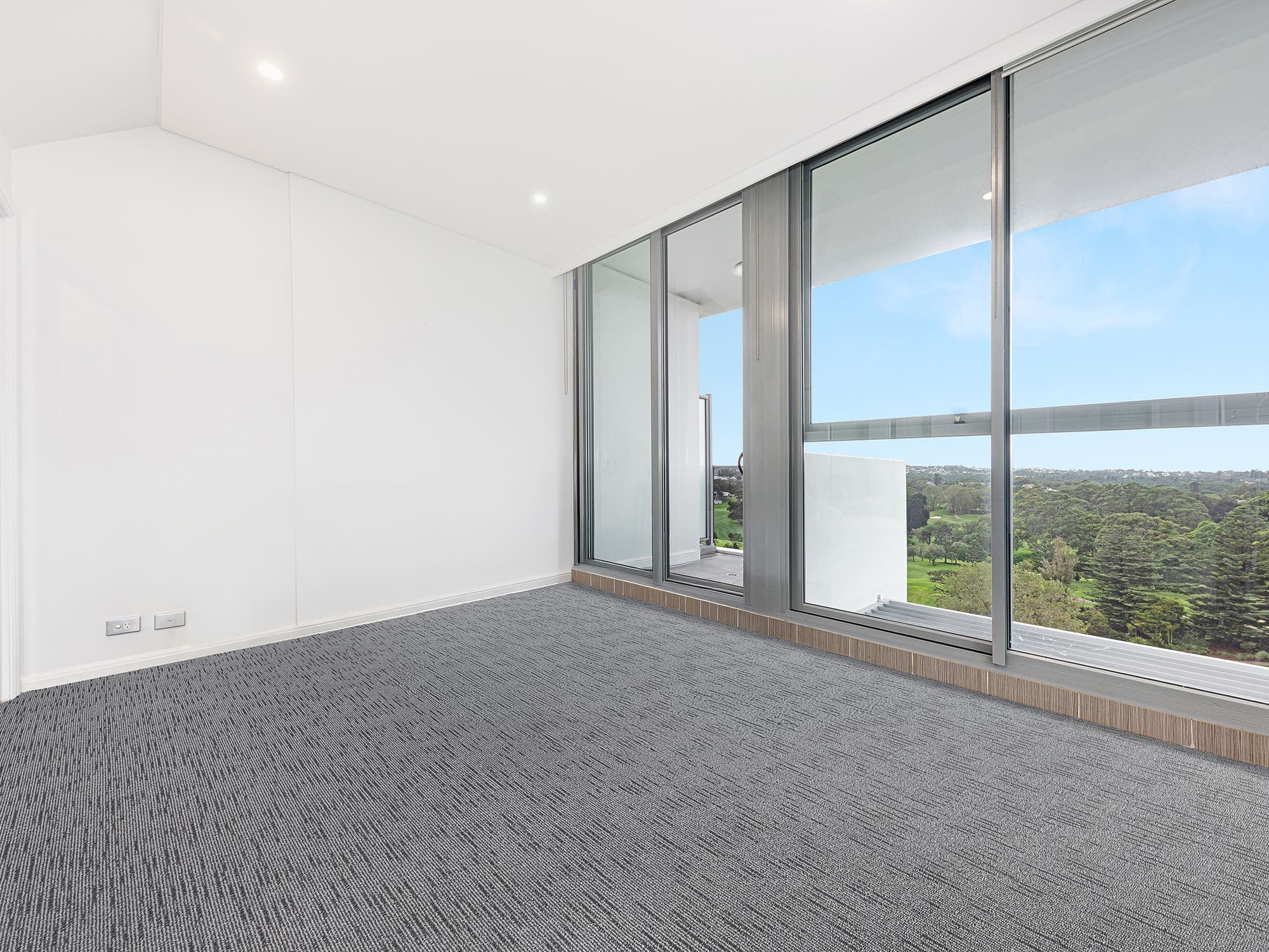 ONLINE_RHG_1617 RW Empty