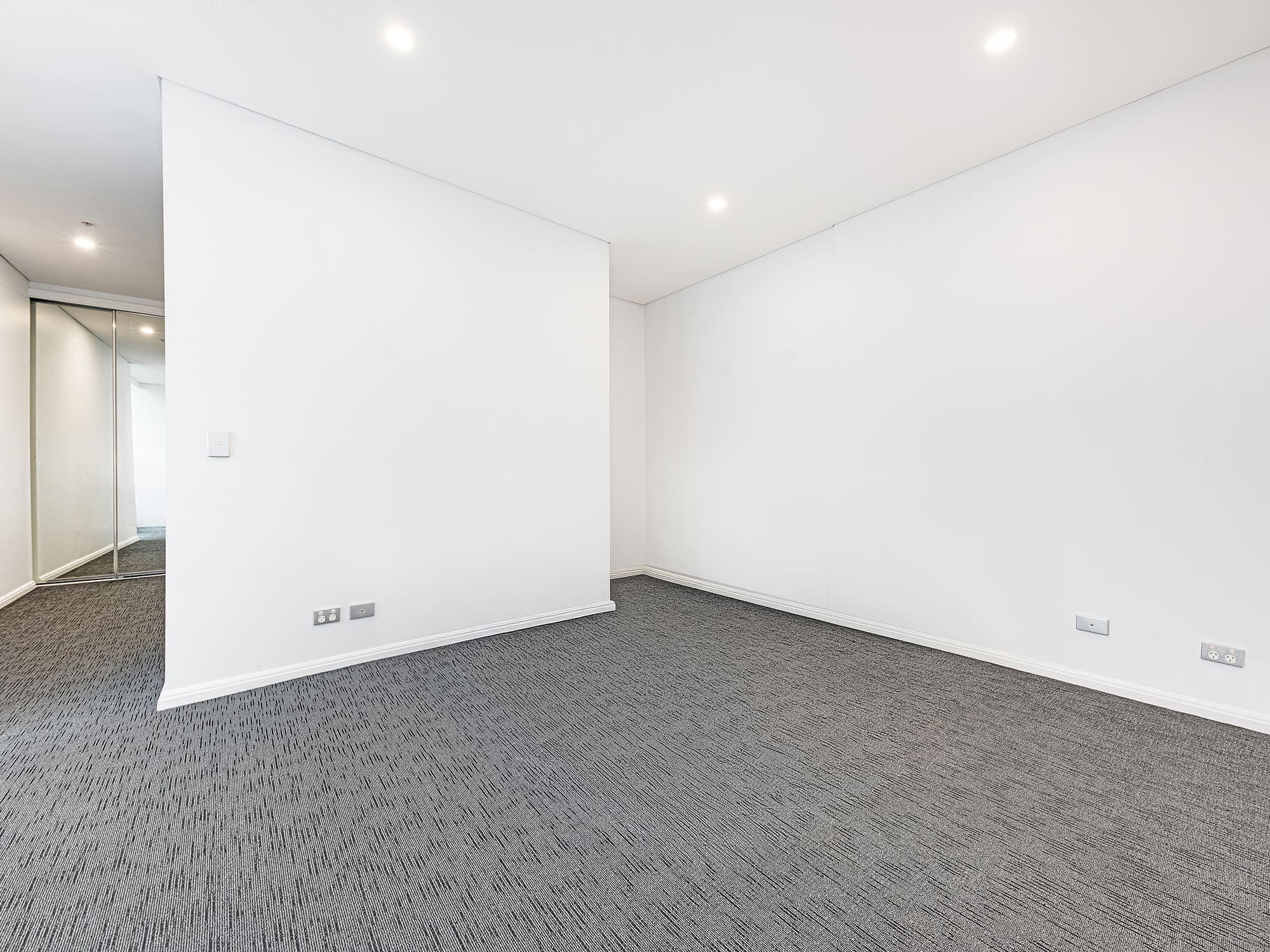 ONLINE_RHG_1632 RW Empty