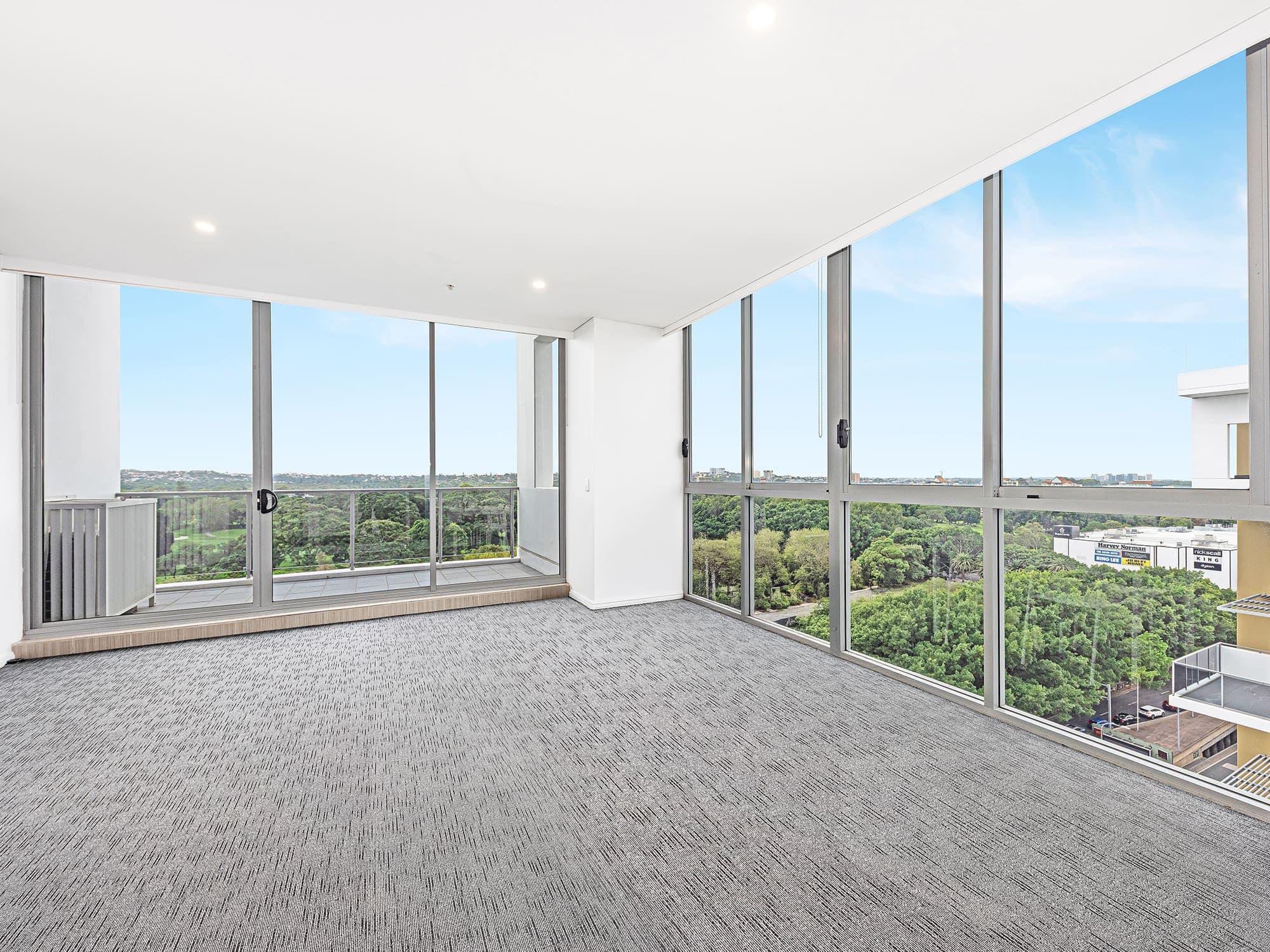 ONLINE_RHG_1662 RW Empty