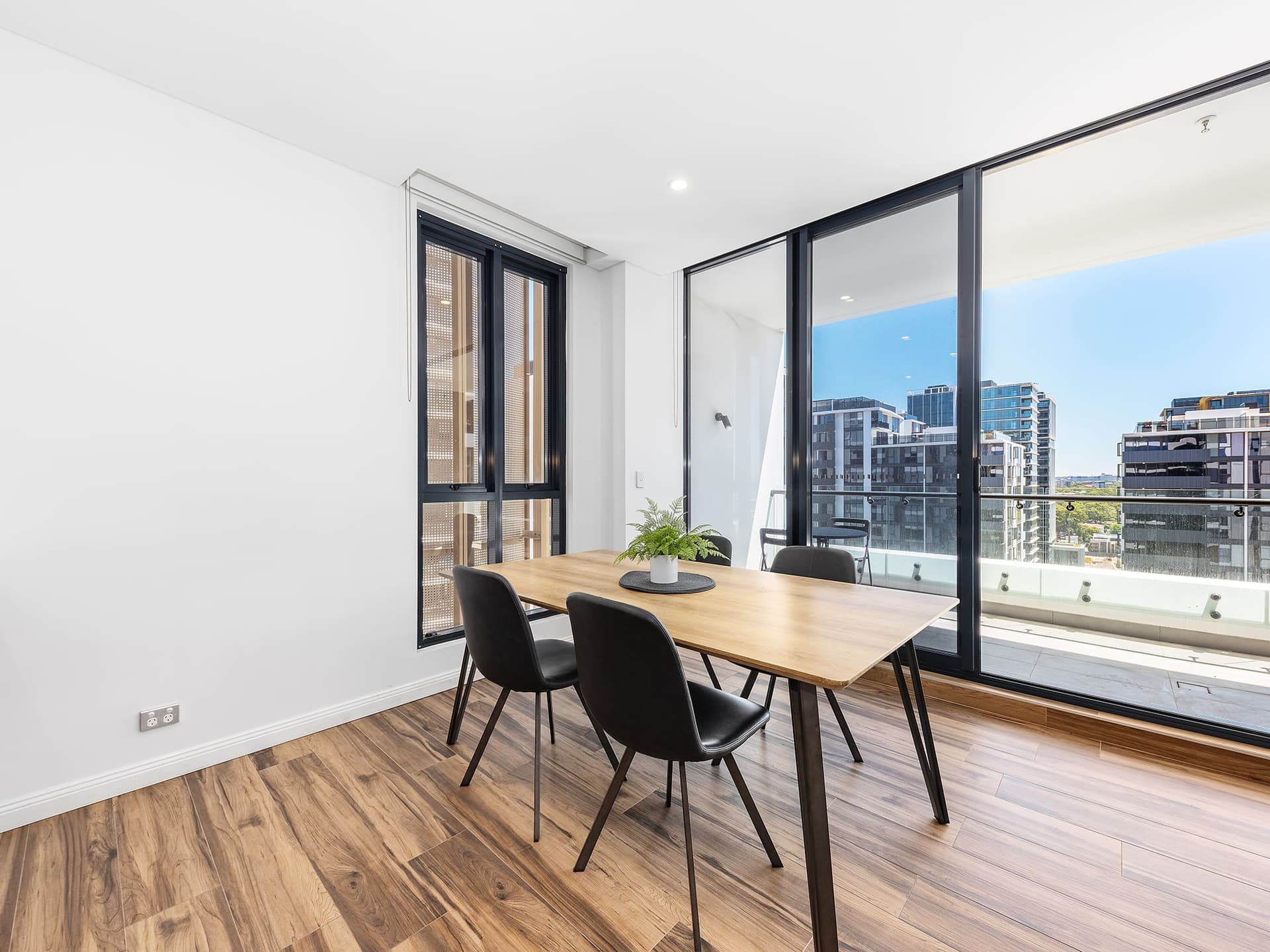 ONLINE_RHG_6434_Rework –