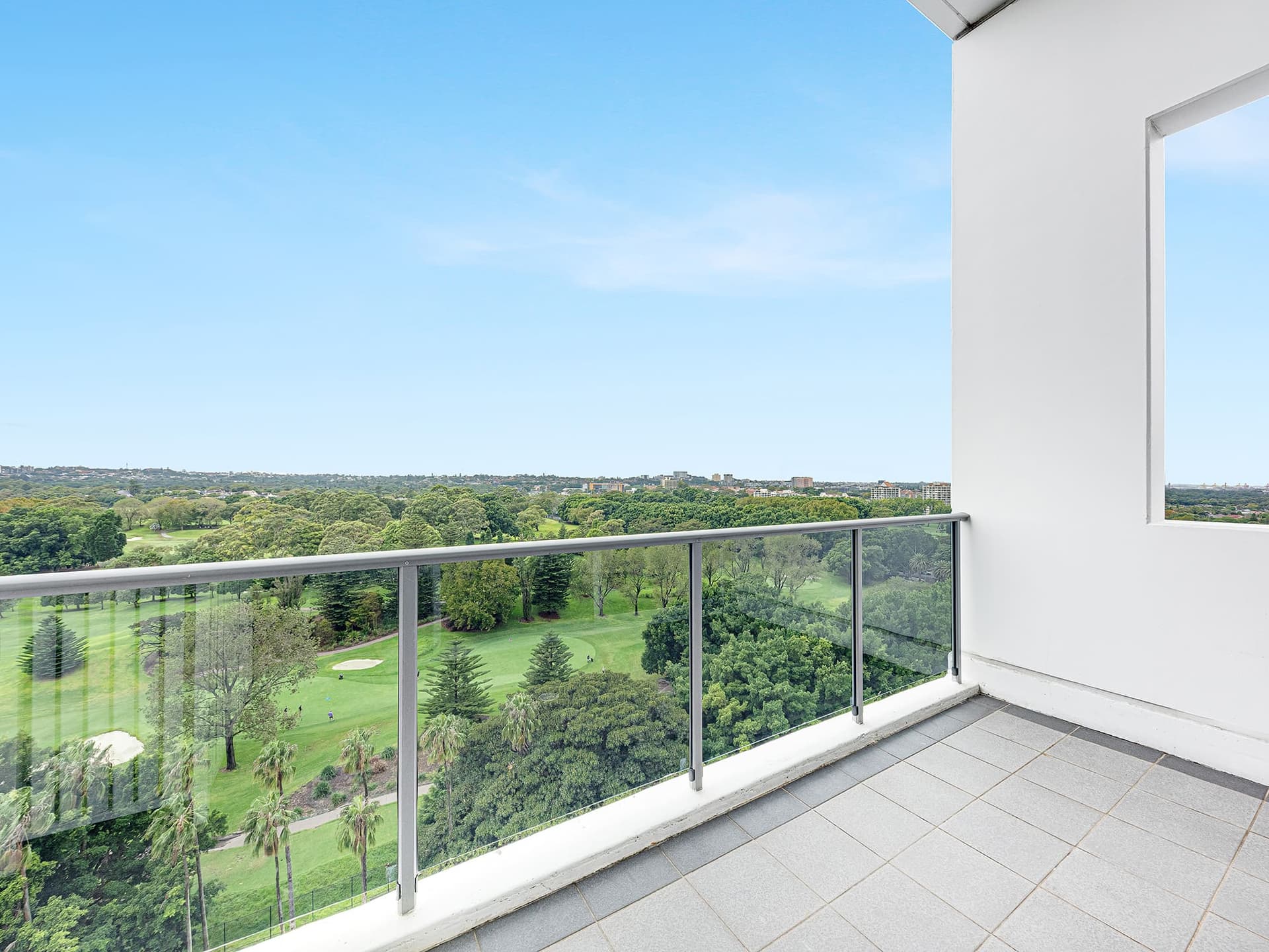 ONLINE_RHG_1687_1 RW