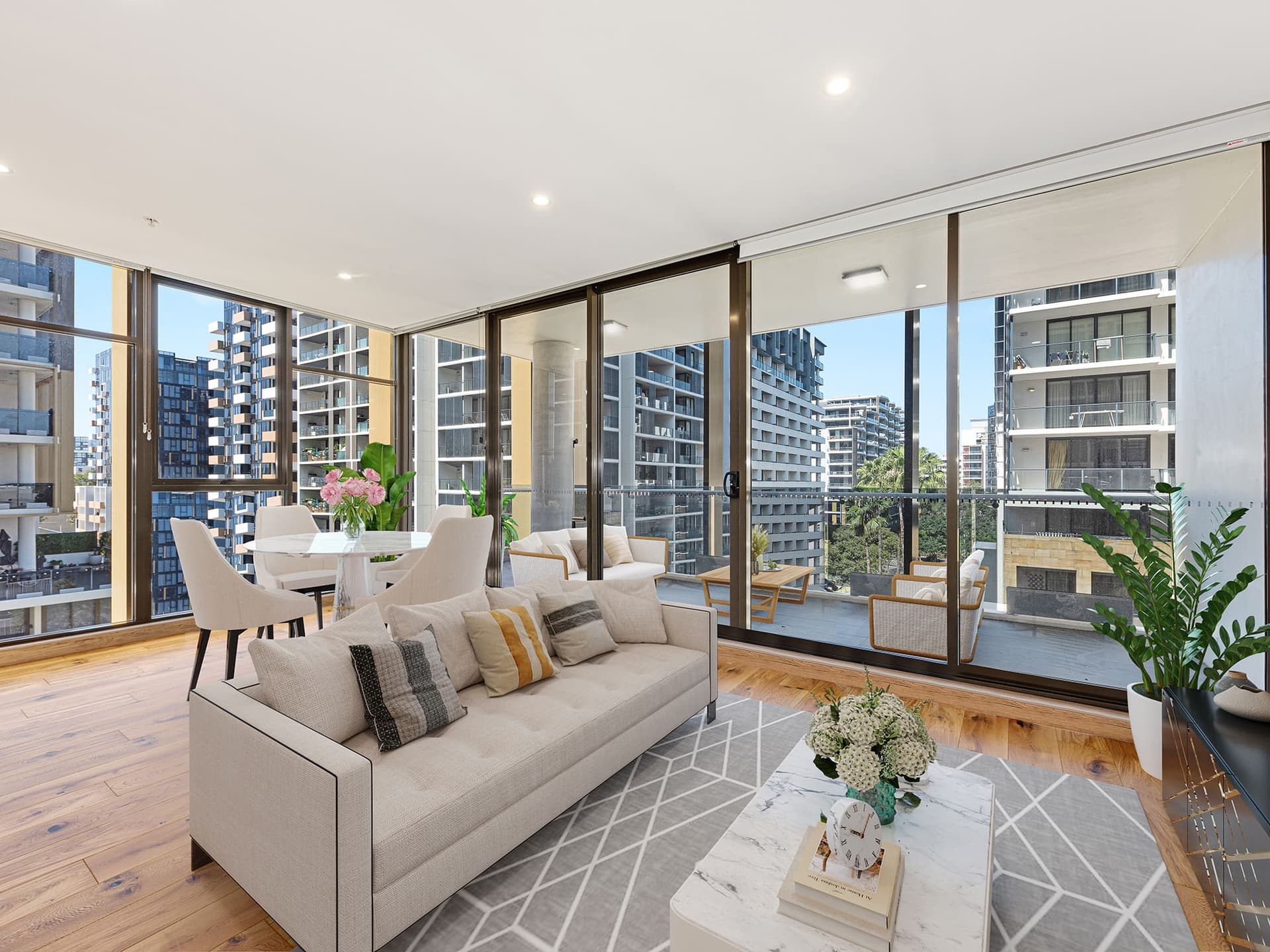 ONLINE_RHG_7055 (Empty + VF) TV