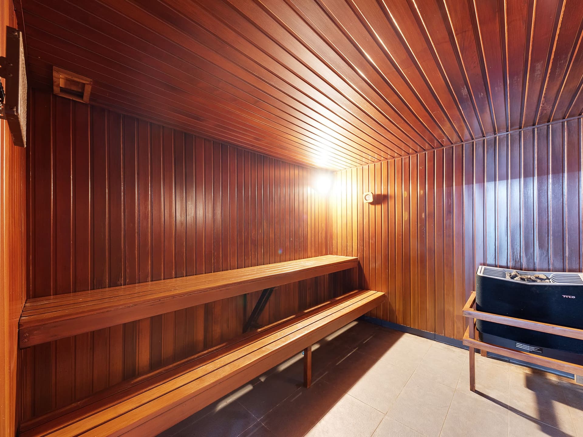 REALISTING_2000x1500_JJG_3498